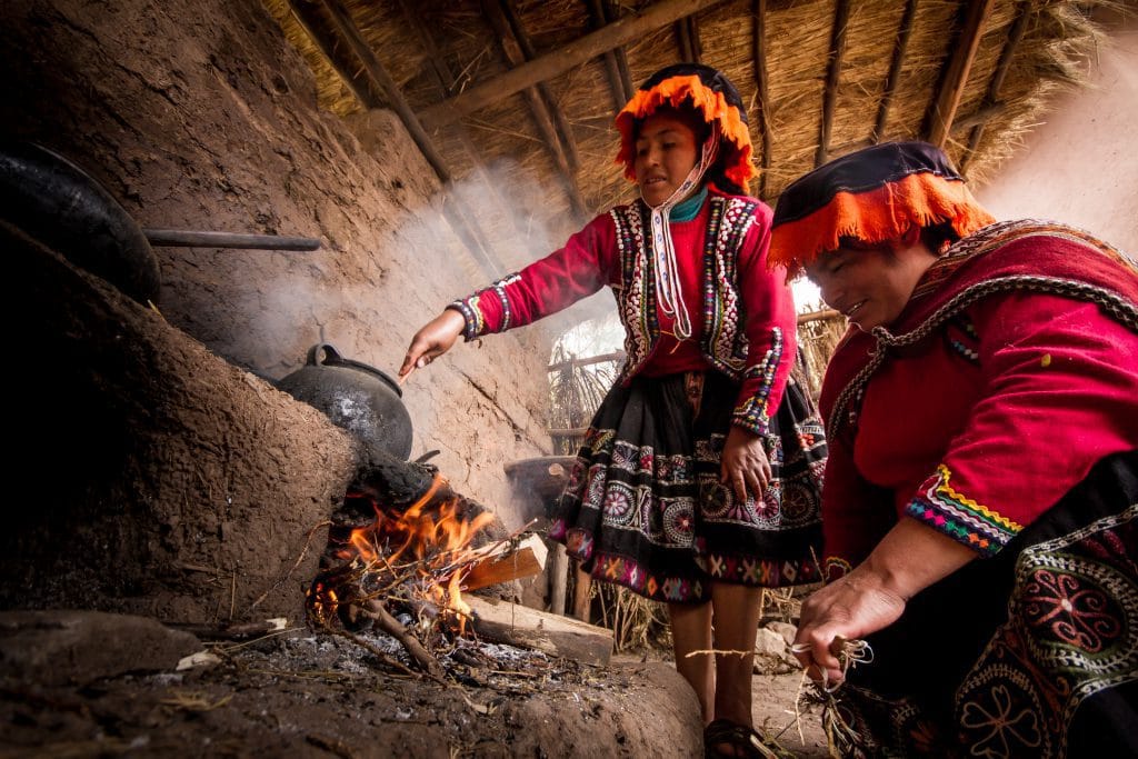 Peruvian textile weaving - Women dyeing yarn