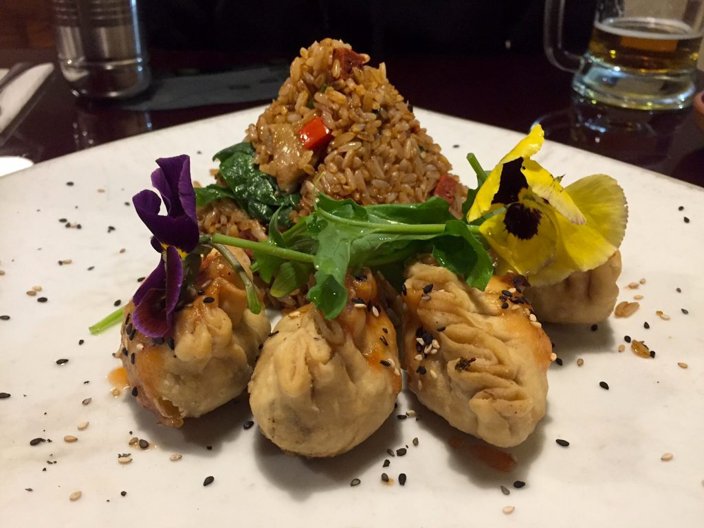 Vegetarian food in Peru - Fried rice and dumplings 