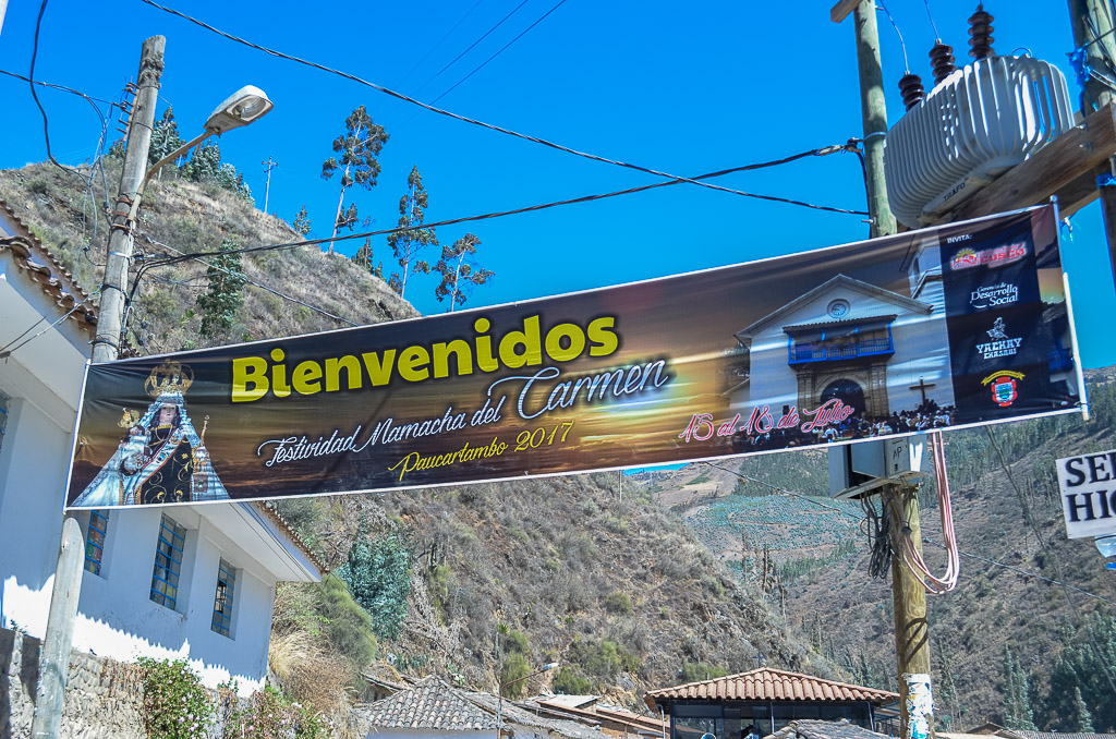 Street sign welcoming visitors to the Virgin del Carmen Festival 2017