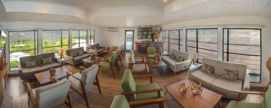 JungleExperiences LaPerlaAmazonCruise INDOORLOUNGE5 scaled