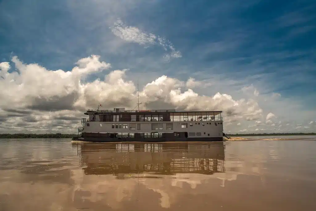 JungleExperiences LaPerlaAmazonCruise INDOORLOUNGE7 scaled